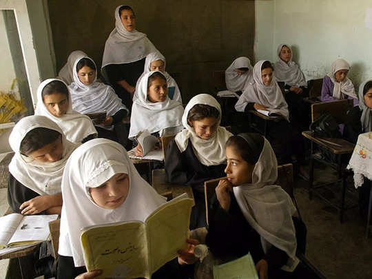 तालिबानकडून महिलांना शिक्षण घेण्यास परवानगी, पण... 