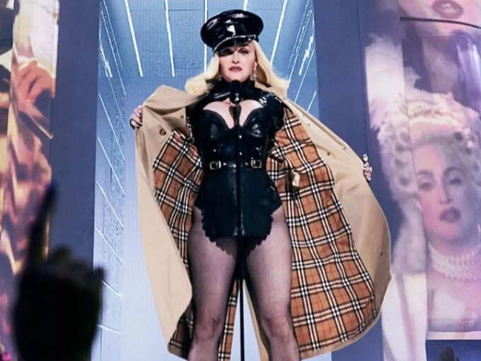 Madonna 2021 Mtv Vma Hollywood Pop Star Madonna In Mtv Vma In Black Dress Wreaked Havoc People S Senses Were Blown Away By The Costume Mce Zone