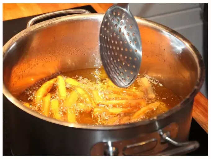 soaking potatoes in water before cooking: உருளைக்கிழங்கு சமைக்கிறதுக்கு முன்னாடி ஏன் 30 நிமிஷங்கள் தண்ணீரில் ஊறவைக்கணும் தெரியுமா? 3 samayam tamil Tamil News Spot