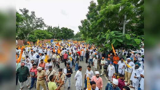 शेतकरी आंदोलन : दिल्लीत तणाव, आंदोलकांना रोखण्याचा पोलिसांचा प्रयत्न