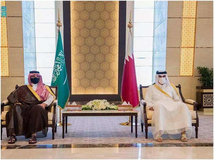 qatar emir visits saudi arabia