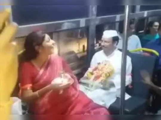 sajjanar: మీరు సూపర్ సార్.. గణేశ్ నిమజ్జనంలో స్పెషల్ అట్రాక్షన్‌గా సజ్జనార్  - tsrtc md sajjanar travelled in rtc bus with ganesh idol | Samayam Telugu