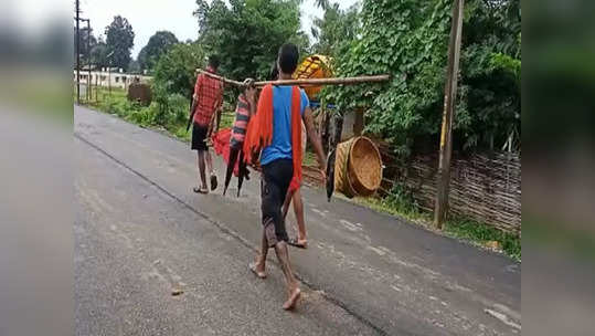 हृदयद्रावक! १२ वर्षीय मुलीला खांद्यावर घेऊन उपचारासाठी तब्बल ३० किलोमीटरची पायपीट