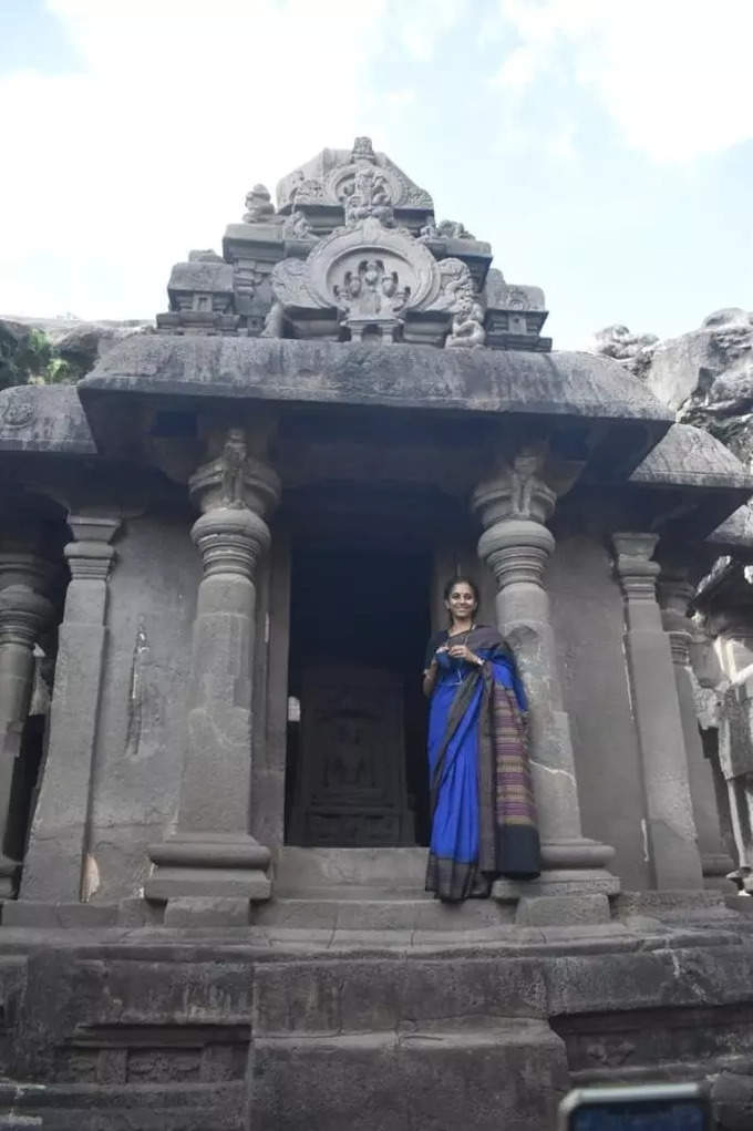 mp supriya sule at kailas mandir