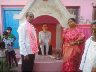 Telangana News: मुख्यमंत्री KCR को माना था भगवान, मंदिर भी बनवाया...अब बेचने का किया फैसला 