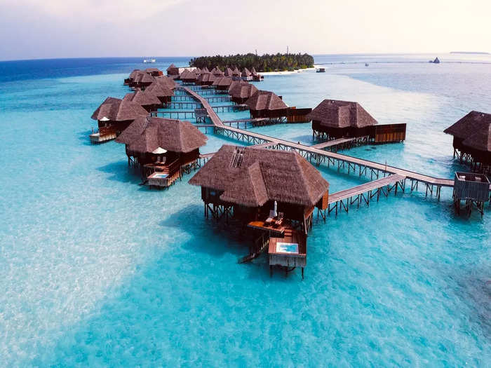 easiest guide to plan a trip for maldives know about visa hotels and flight tickets in hindi