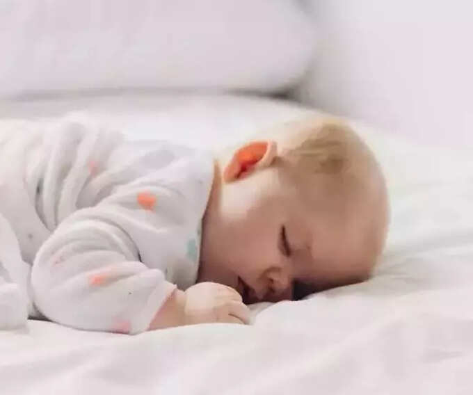 sleeping tips for infants in tamil: பிறந்த குழந்தை முதல் மூன்று மாதம் வரை எப்போது அதிக நேரம் தூங்குவார்கள், பகலிலா அல்லது இரவிலா? 8 samayam tamil Tamil News Spot