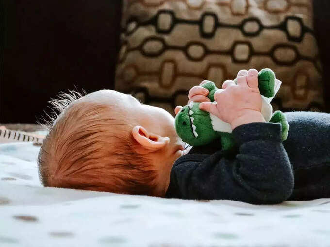 sleeping tips for infants in tamil: பிறந்த குழந்தை முதல் மூன்று மாதம் வரை எப்போது அதிக நேரம் தூங்குவார்கள், பகலிலா அல்லது இரவிலா? 5 samayam tamil Tamil News Spot