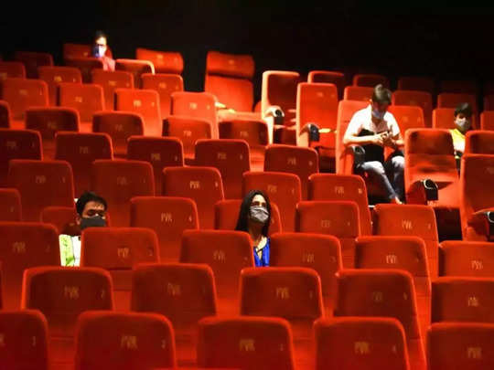 महाराष्ट्र के सिनेप्रेमियों के लिए खुशखबरी: सीएम ठाकरे ने कर दी दोबारा थिएटर्स खुलने की घोषणा 