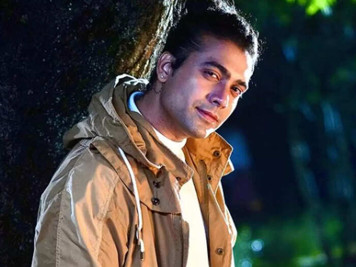 jubin nautiyal success story: jubin nautiyal success story who was born into a very rich family in Uttarakhand: अमीर खानदान से हैं जुबिन नौटियाल, ए.आर. रहमान की सलाह पर मुंबई से वापस