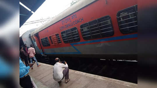 इंदूर- दौंड एक्स्प्रेसचे दोन डबे घसरले; मुंबईहून- पुण्याकडे जाणारी वाहतूक विस्कळीत