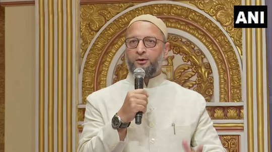 asaduddin owaisi : 'हैदराबादमधील चारमीनार आमच्या अब्बाची इमारत, या अब्बासमोर'