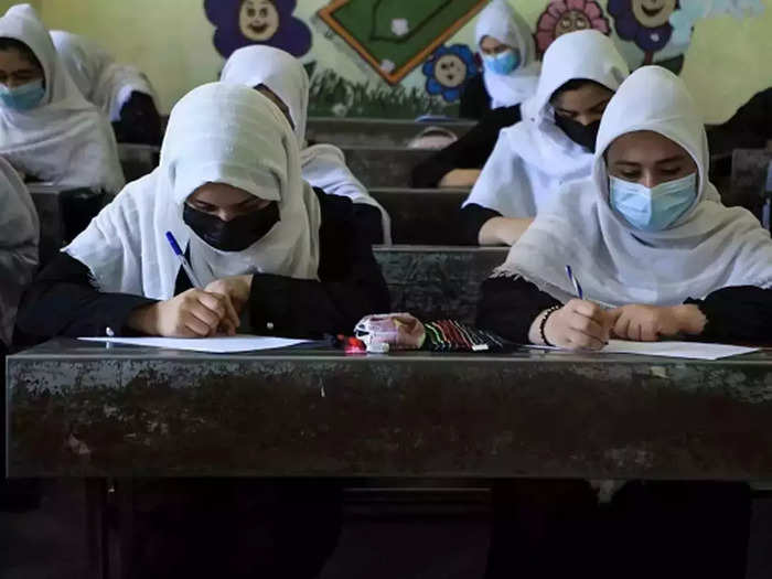 Afghan-women-student