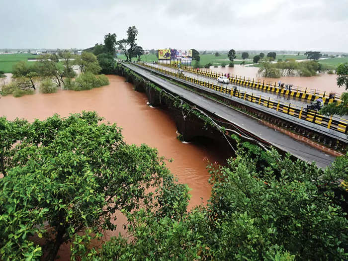 the water level of panchganga river has risen due to which ichalkaranji dam has gone under water