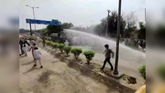 Farmers Protest: शेतकरी आंदोलक -पोलिसांची पुन्हा धुमश्चक्री; आंदोलकांवर पाण्याचा मारा