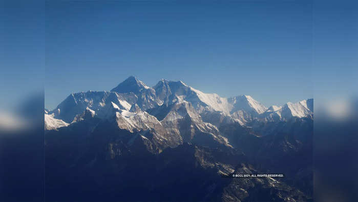 त्रिशूळ शिखराच्या चढाईसाठी गेलेले नौदलाचे ५ जवान महिमस्खलनात बेपत्ता ( file photo )<br>