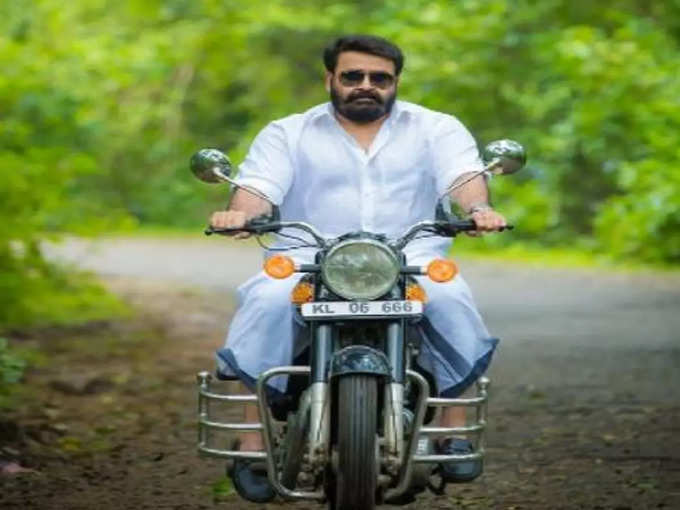Mohanlal Throwback Picture With Hindustan Ambassador 1