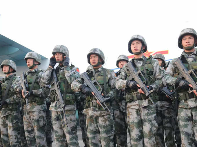 Chinese army patrolling