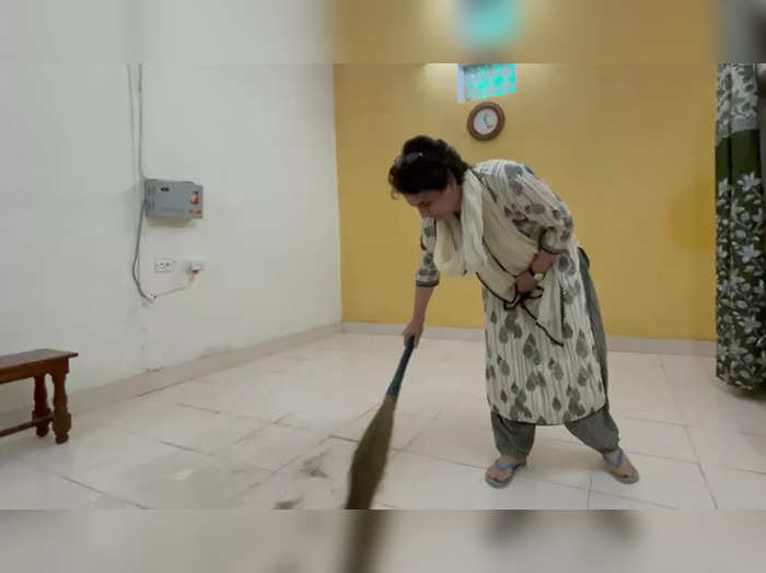 priyanka gandhi sweeps room in detention video viral