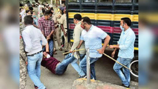 काँग्रेस कार्यकर्ते आक्रमक