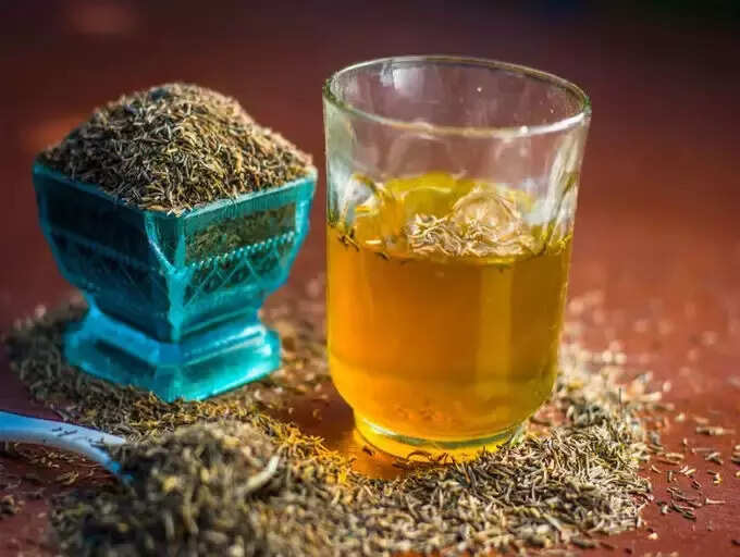 natural ayurvedic home remedies in vomiting: குழந்தைங்க வாந்தி எடுத்தா உடனடியா செய்ய வேண்டிய வைத்தியம் என்ன, மருத்துவர் சொல்லும் குறிப்புகள்! 7 samayam tamil Tamil News Spot