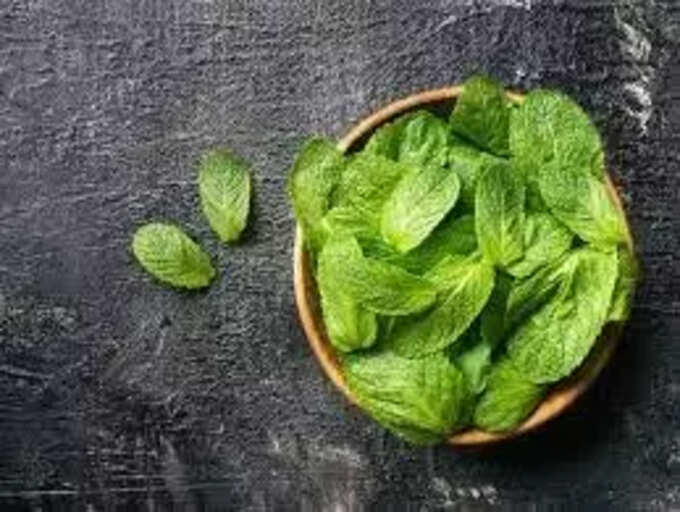 natural ayurvedic home remedies in vomiting: குழந்தைங்க வாந்தி எடுத்தா உடனடியா செய்ய வேண்டிய வைத்தியம் என்ன, மருத்துவர் சொல்லும் குறிப்புகள்! 4 samayam tamil Tamil News Spot
