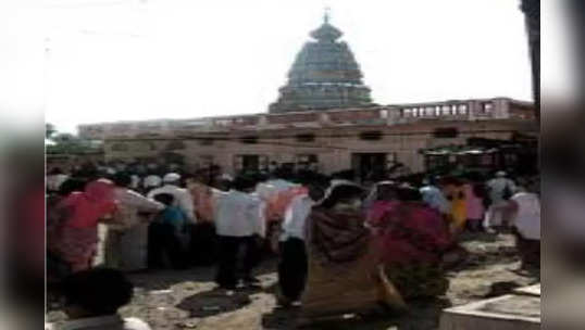 धक्कादायक : देवीचे पुजारी कुटुंब करोनाबाधित, दर्शन घेतलेल्या भाविकांची धाकधूक वाढली