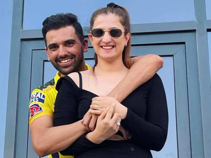 Deepak Chahar Jaya Bhardwaj Love Story: How MS Dhoni Helped CSK Pacer In  Proposing To Girlfriend - एमएस धोनी हैं दीपक चाहर के लवगुरु, गर्लफ्रेंड जया  भारद्वारज को कैसे किया प्रपोज? पापा