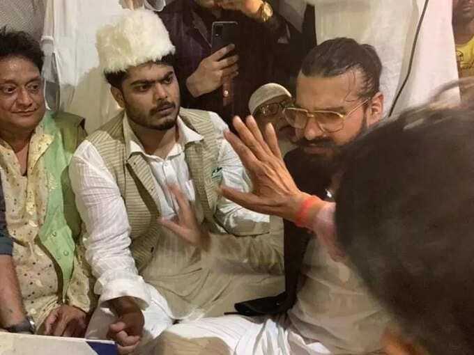 shahabuddin son osama shshab son married: bahubali shahabuddin ke bete osama  ki shadi me bahubali mukhtar ansari ke bete bane driver dakhiye tasvirein :  ओसामा की शादी में &#39;सारथी&#39; बने यूपी के