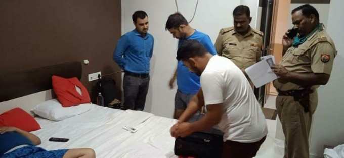 Manish Gupta Murder Case: कोर्ट में सरेंडर करने से पहले ही मनीष गुप्ता के हत्यारोपी दारोगा और कॉन्स्टेबल को पुलिस ने किया गिरफ्तार