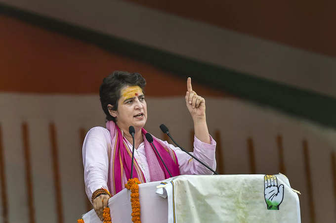 UP Elections 2022: Vrat, cheers, garland...Priyanka disguised herself as a cartoon weapon in the election battle