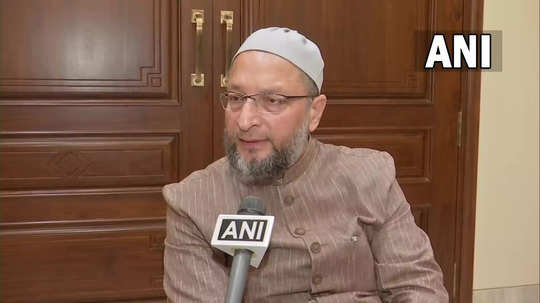 asaduddin owaisi : 'एक दिवस हे लोक सावरकरांना राष्ट्रपित्याचा दर्जा देतील', ओवैसींची बोचरी टीका