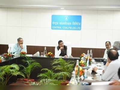 केंद्रीय मंत्री प्रह्लाद जोशी ने CCL और BCCL को दिया निर्देश- उत्पादन बढ़ाएं, ताकि बाहर से कोयला न खरीदना पड़े 