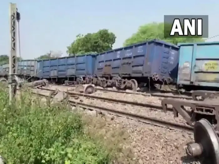 train_derailed