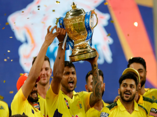 IPL 2021 CSK Celebration: चौथी बार खिताब जीतने के बाद खुशी से यूं झूम उठे खिलाड़ी, देखिए तस्वीरें 