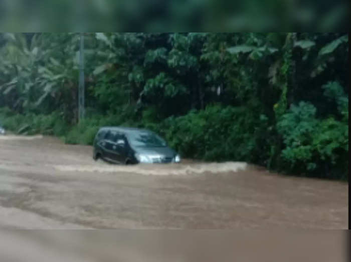 Heavy rain in Kerala, IMD issues red alert in 5 districts
