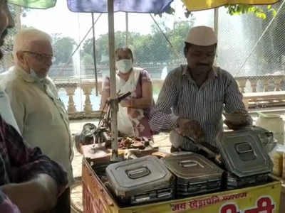 ग्वालियर में दिल्ली सीएम के हमशक्ल, बेचते हैं चाट पापड़ी, कहा- अरविंद केजरीवाल से मिलना चाहता हूं 
