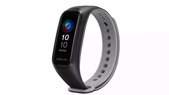 १४ दिवसांच्या बॅटरी लाइफसह येणारा OnePlus Smart Band स्वस्तात खरेदीची संधी, पाहा किंमत-फीचर्स