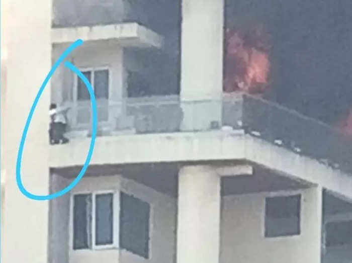 mumbai fire pictures of one person died after fell down from 19th floor