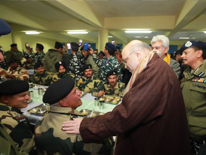 home minister amit shah is in crpf camp, had dinner with soldiers, see photos and videos