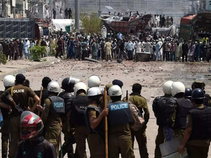 Pakistan Police 01