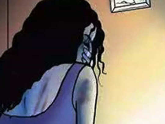 Delhi Crime News : रिश्ते शर्मसार! पति को बताती रही पत्नी फिर भी ससुर करता रहा रेप, केस दर्ज 