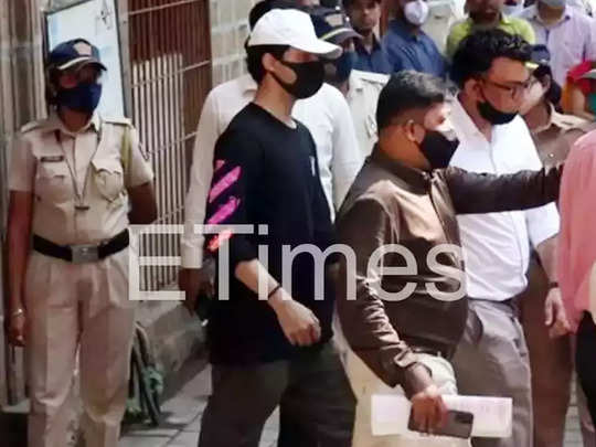 Aryan Khan Granted Bail: क्रूज ड्रग्स केस में आर्यन खान को मिली जमानत, शनिवार को हो सकती है रिहाई 