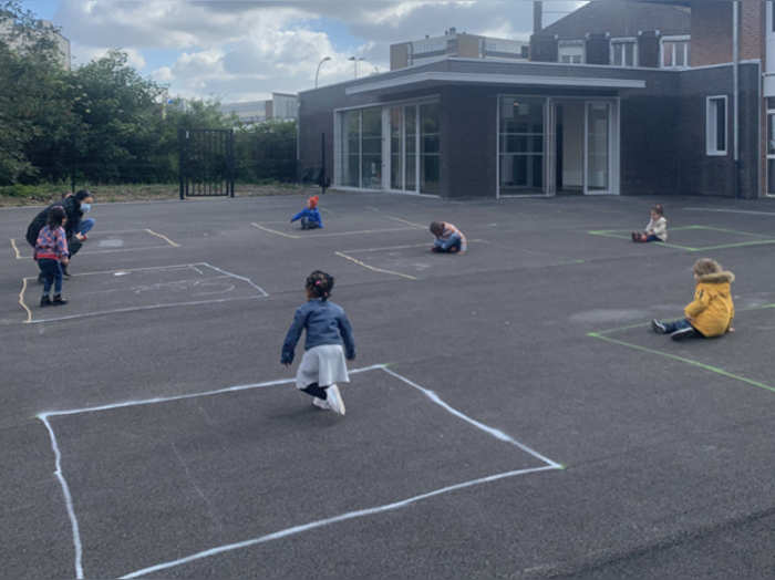 kids sit in boxes to maintain social distancing in school playground viral pics