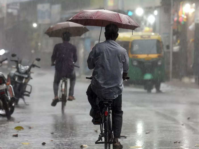 IMD issues &#39;Orange Alert&#39; for 5 districts as widespread rains continue in southern Kerala