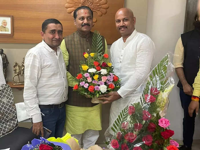 accused of soliciting money for aryan khans release with bjp minister kirit singh rana photos go viral