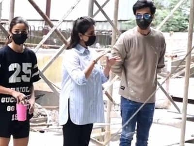 Video: आलिया संग नए घर के कंस्ट्रक्शन को देखने पहुंचे रणबीर, दोनों के साथ नजर आईं नीतू कपूर 