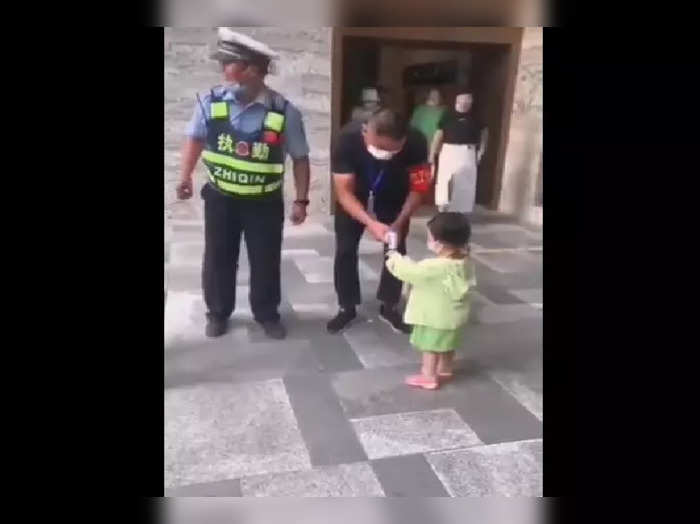 Toddler Reminds Security Guard