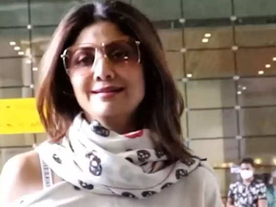 Video: एयरपोर्ट पर पपाराजी से बोलीं शिल्पा शेट्टी- ले ले भाई, हिमाचल प्रदेश ट्रिप से लौटीं ऐक्ट्रेस 