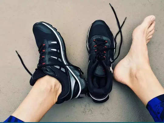 कॅज्युअल ड्रेससोबतही पेअर करता येतील हे आकर्षक Running Shoes, मिळवा 46% इतका डिस्काउं 
